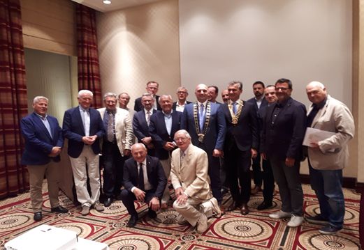 Članovi Rotary kluba Zagreb s guvernerom Distrikta 1913 na početku rotarijanske godine 2019./2020.